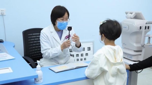 手机上买股票 暑期守护孩子眼健康 首都儿童医学中心专家这样提示